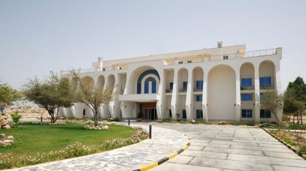 نمای بیرونی هتل آفتاب شرق