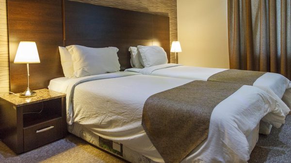 هتل سورینت صدف کیش اتاق دو تخته تویین