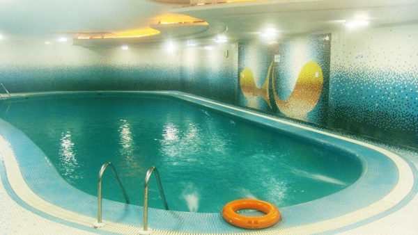 هتل پارمیس کیش استخر 2