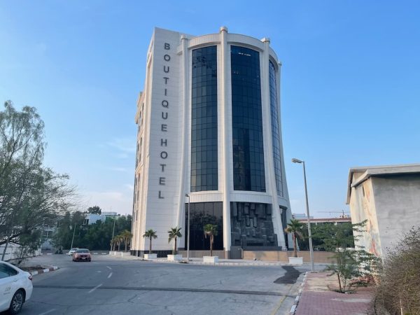 بوتیک هتل ترمه کیش نمای پشتی