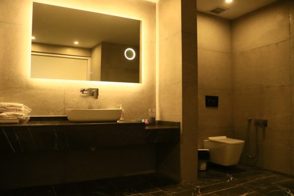 هتل ارم 4 ستاره کیش سرویس بهداشتی اتاق‌ها